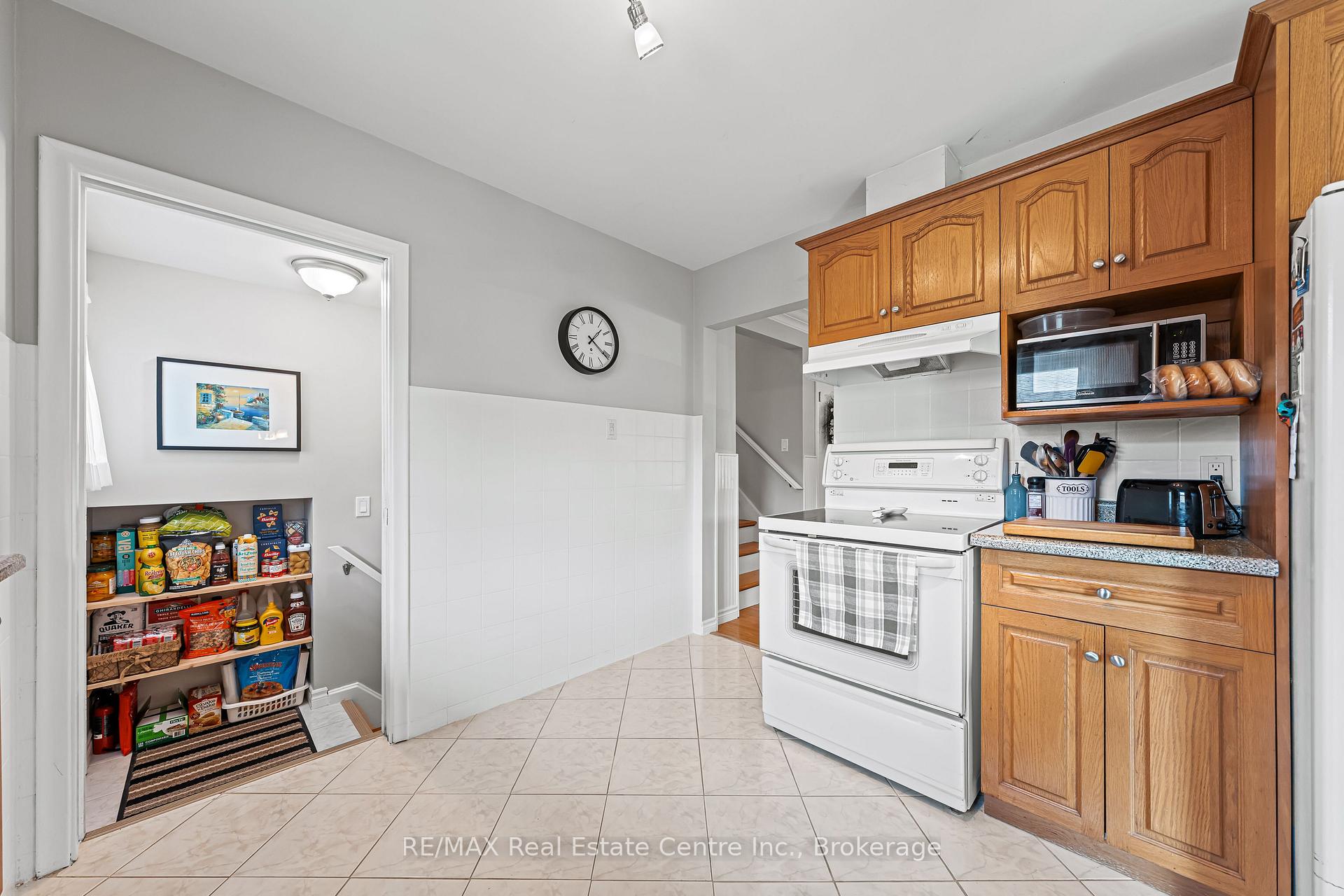 Photo 12 of 10 Inlet Avenue, Kitchener — HOMEH