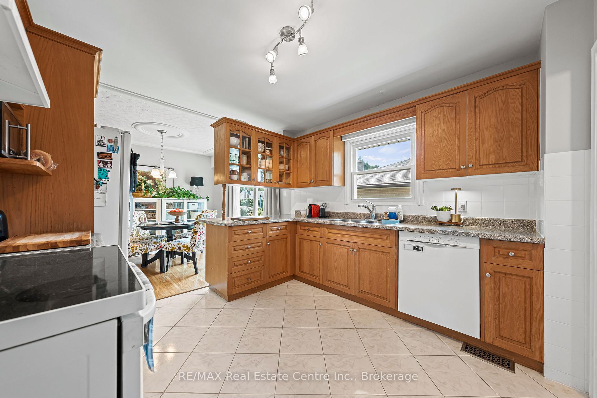Photo 13 of 10 Inlet Avenue, Kitchener — HOMEH
