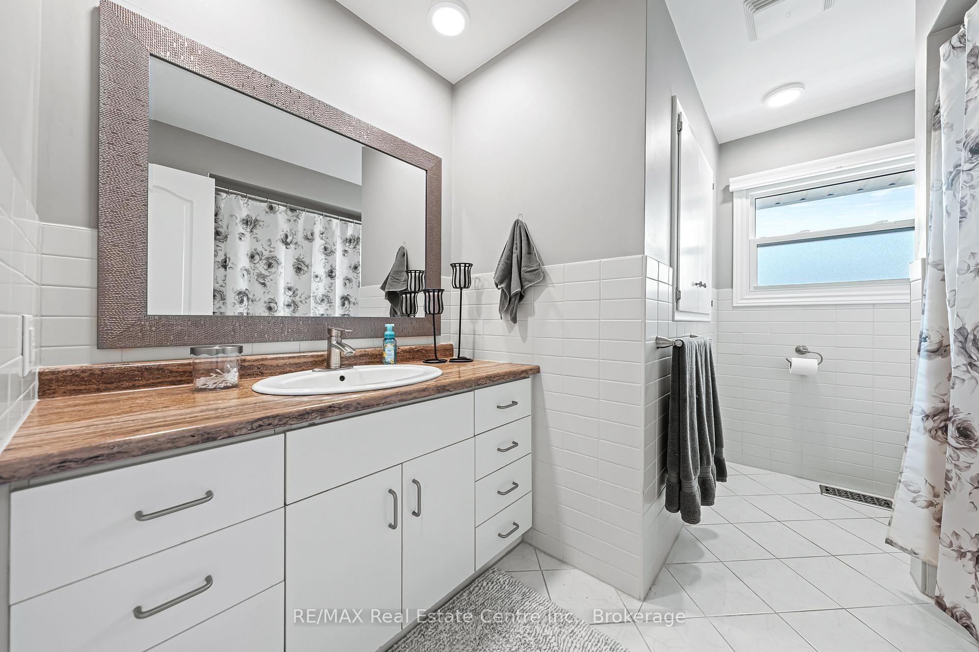 Photo 24 of 10 Inlet Avenue, Kitchener — HOMEH