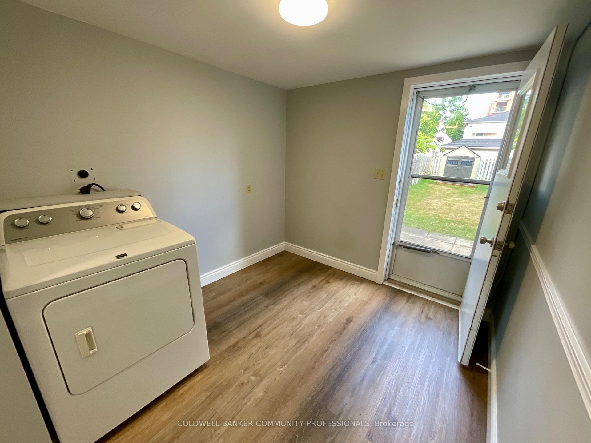 Photo 5 of 14 Elm Avenue, Hamilton, Stoney Creek — HOMEH