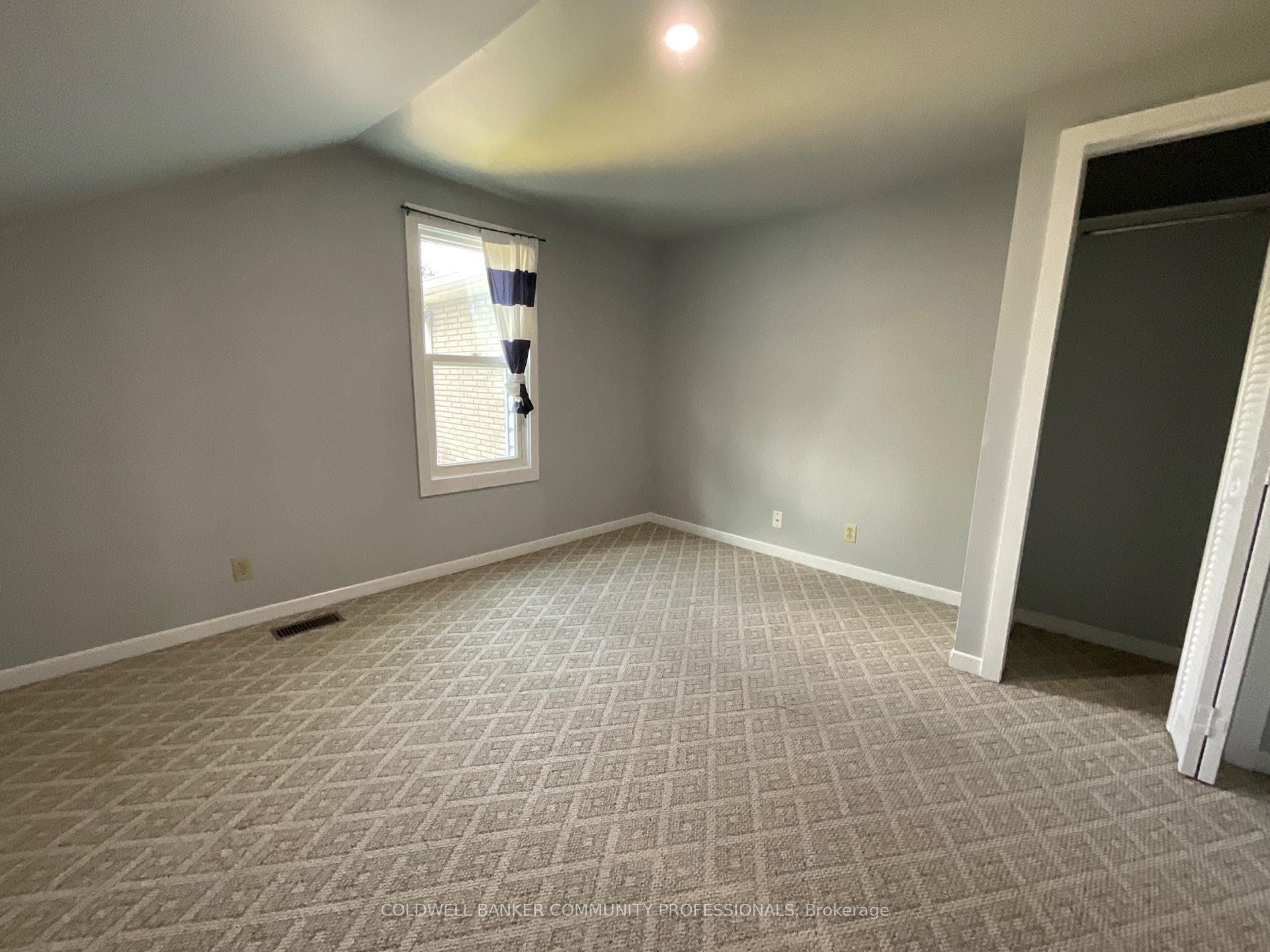 Photo 13 of 14 Elm Avenue, Hamilton, Stoney Creek — HOMEH
