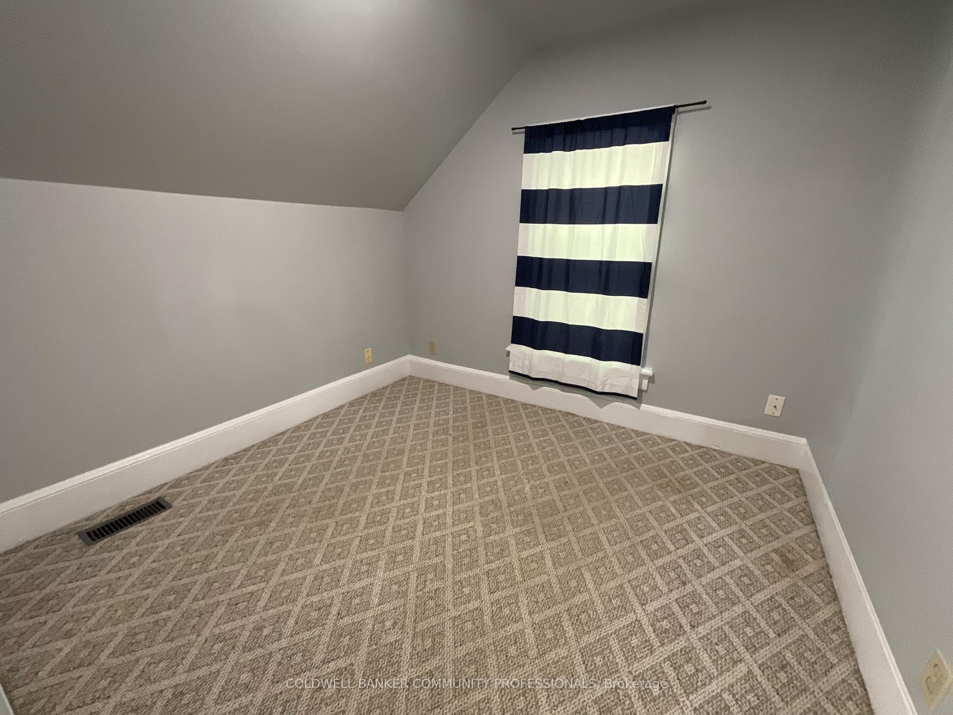 Photo 15 of 14 Elm Avenue, Hamilton, Stoney Creek — HOMEH