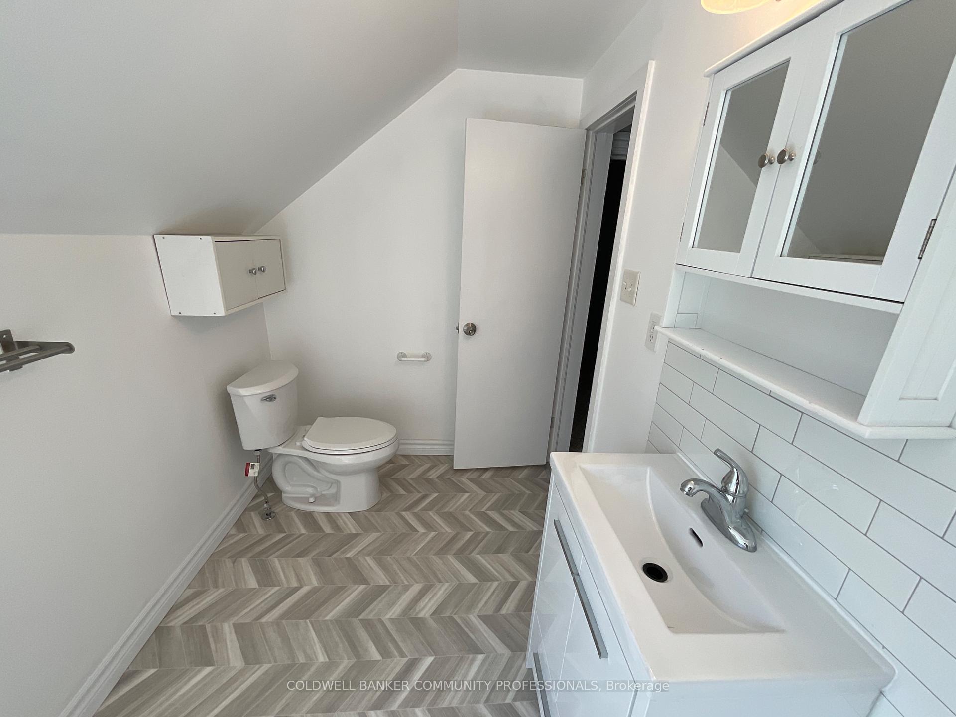 Photo 17 of 14 Elm Avenue, Hamilton, Stoney Creek — HOMEH