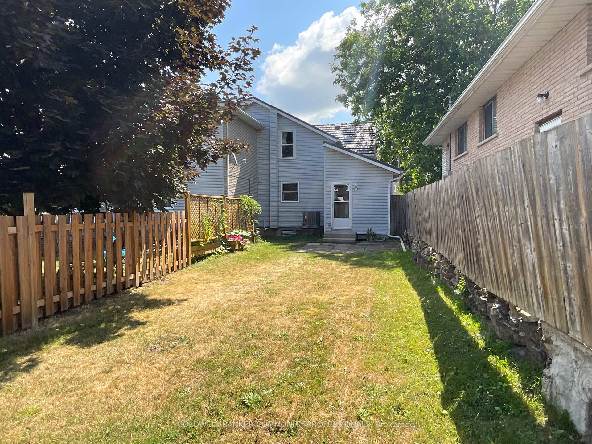 Photo 18 of 14 Elm Avenue, Hamilton, Stoney Creek — HOMEH