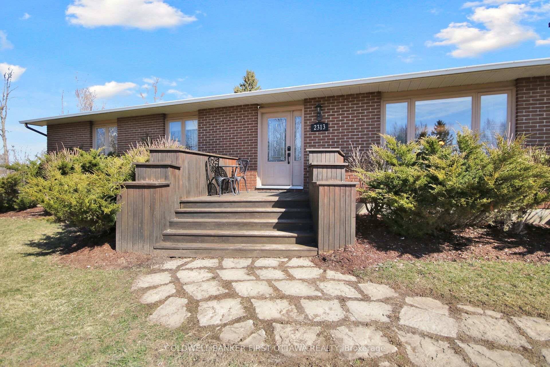 Photo 2 of 2313 Edward Kidd Crescent, Ottawa, North Gower — HOMEH