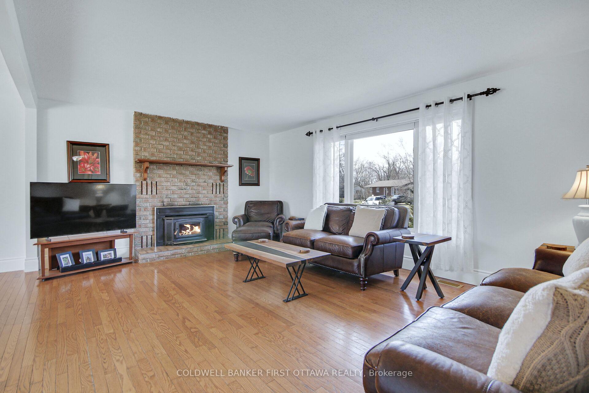 Photo 3 of 2313 Edward Kidd Crescent, Ottawa, North Gower — HOMEH