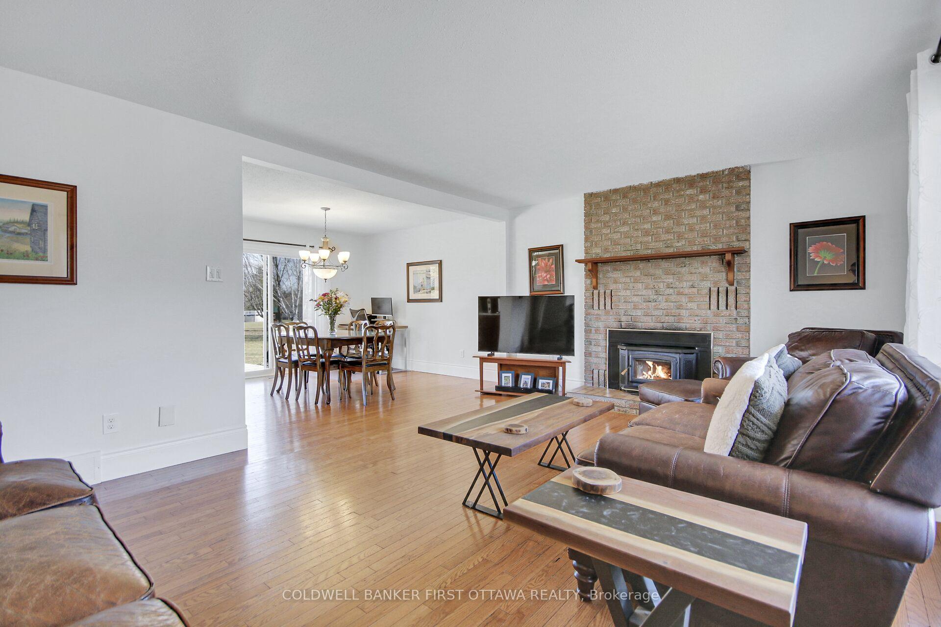 Photo 4 of 2313 Edward Kidd Crescent, Ottawa, North Gower — HOMEH