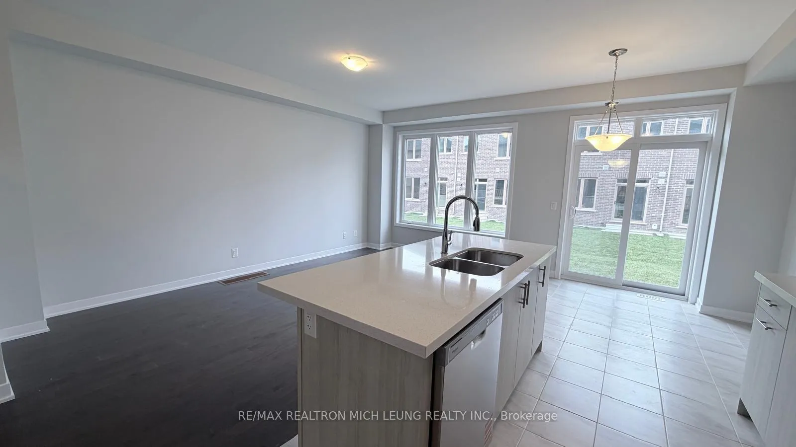 Photo 4 of 16 Harvey bunker Crescent, Markham, Angus Glen — HOMEH
