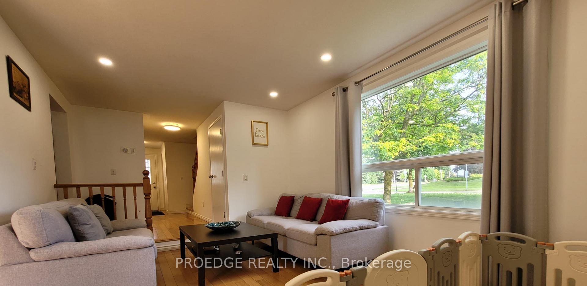 Photo 3 of Unit Upper level Unit, 512 Westforest Trail, Kitchener, Forest Heights — HOMEH