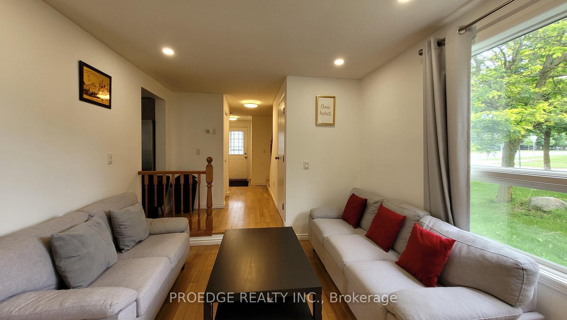 Photo 4 of Unit Upper level Unit, 512 Westforest Trail, Kitchener, Forest Heights — HOMEH