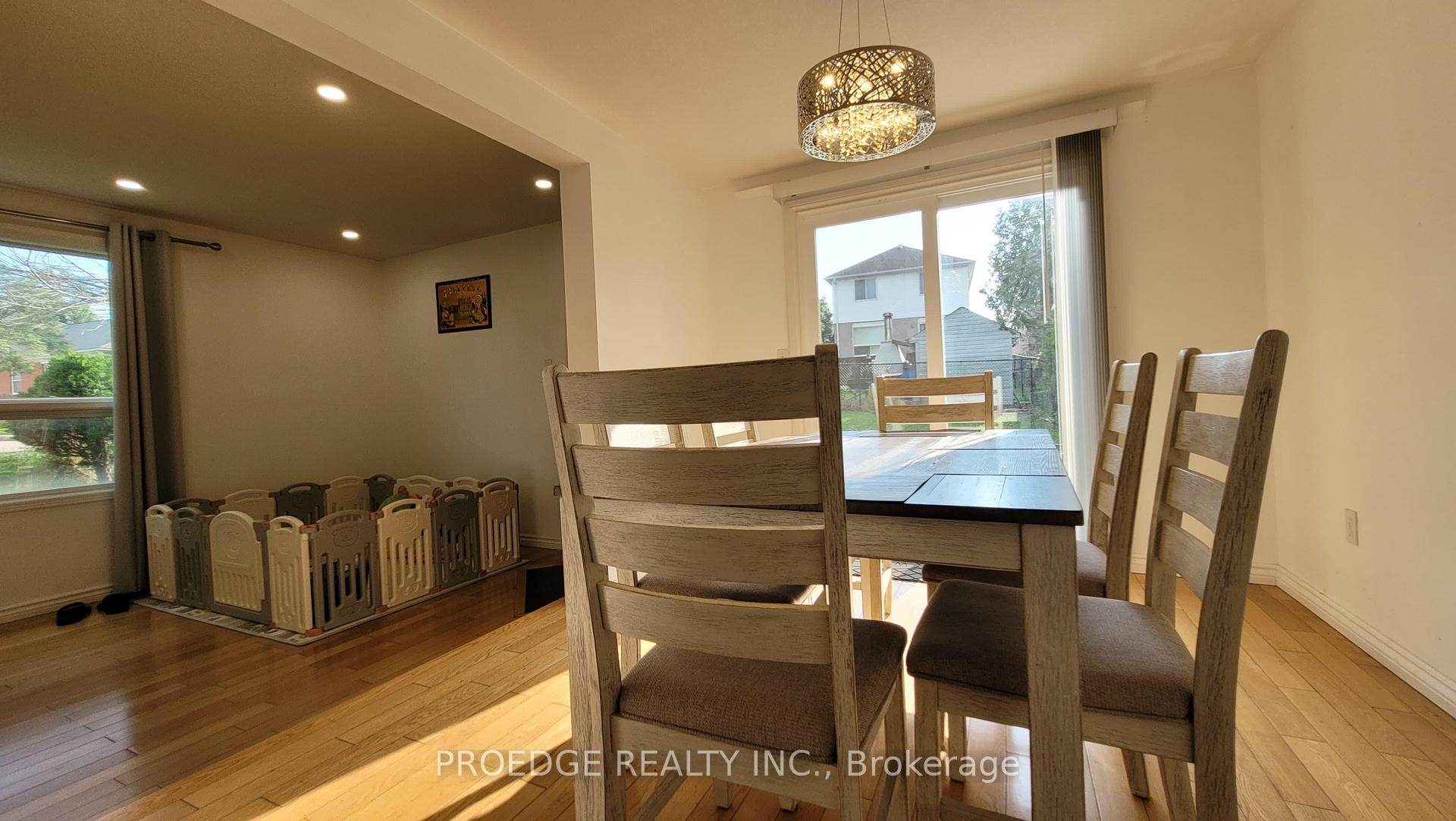 Photo 7 of Unit Upper level Unit, 512 Westforest Trail, Kitchener, Forest Heights — HOMEH