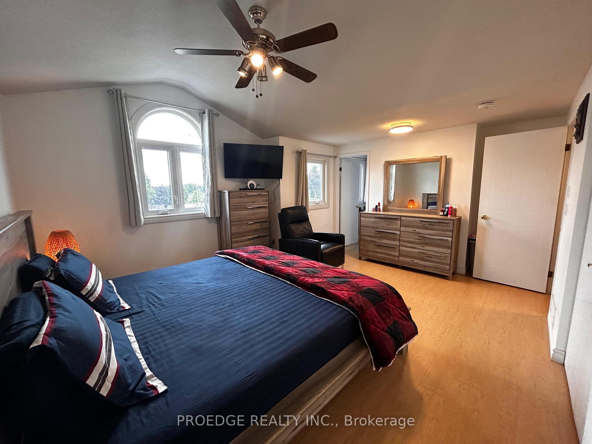 Photo 12 of Unit Upper level Unit, 512 Westforest Trail, Kitchener, Forest Heights — HOMEH