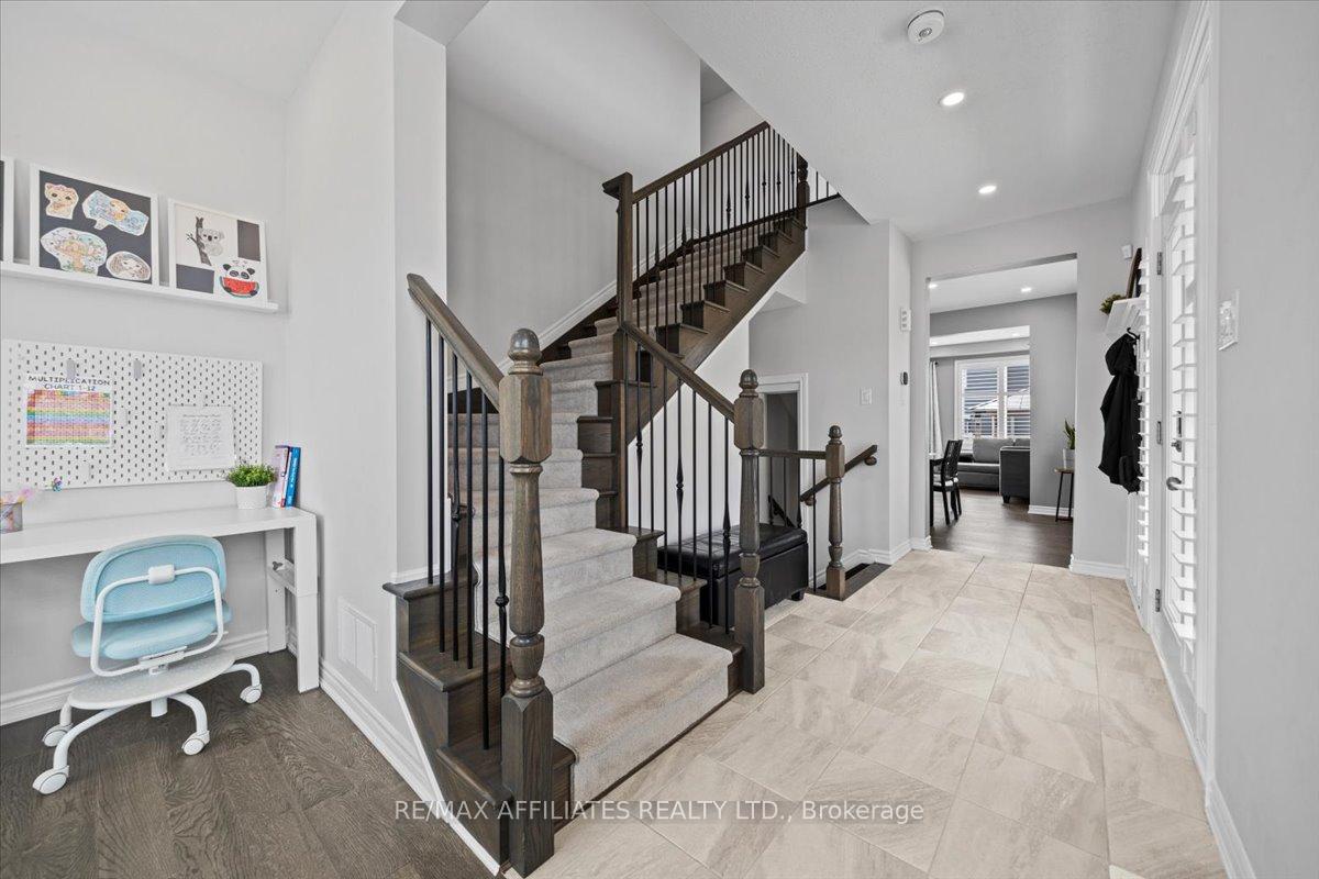 Photo 7 of 753 Brittanic Road, Ottawa, Kanata - Emerald Meadows/Trailwest — HOMEH