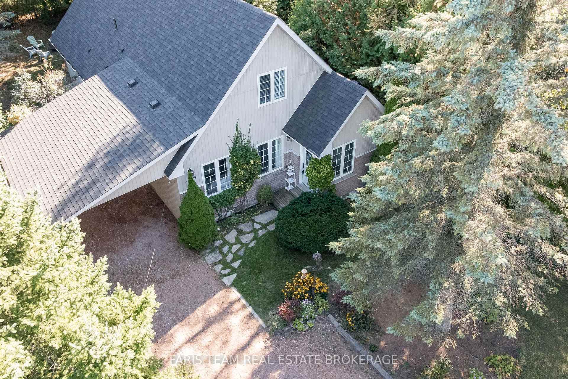 Photo 2 of 1089 Spruce Road, Innisfil, Rural Innisfil — HOMEH
