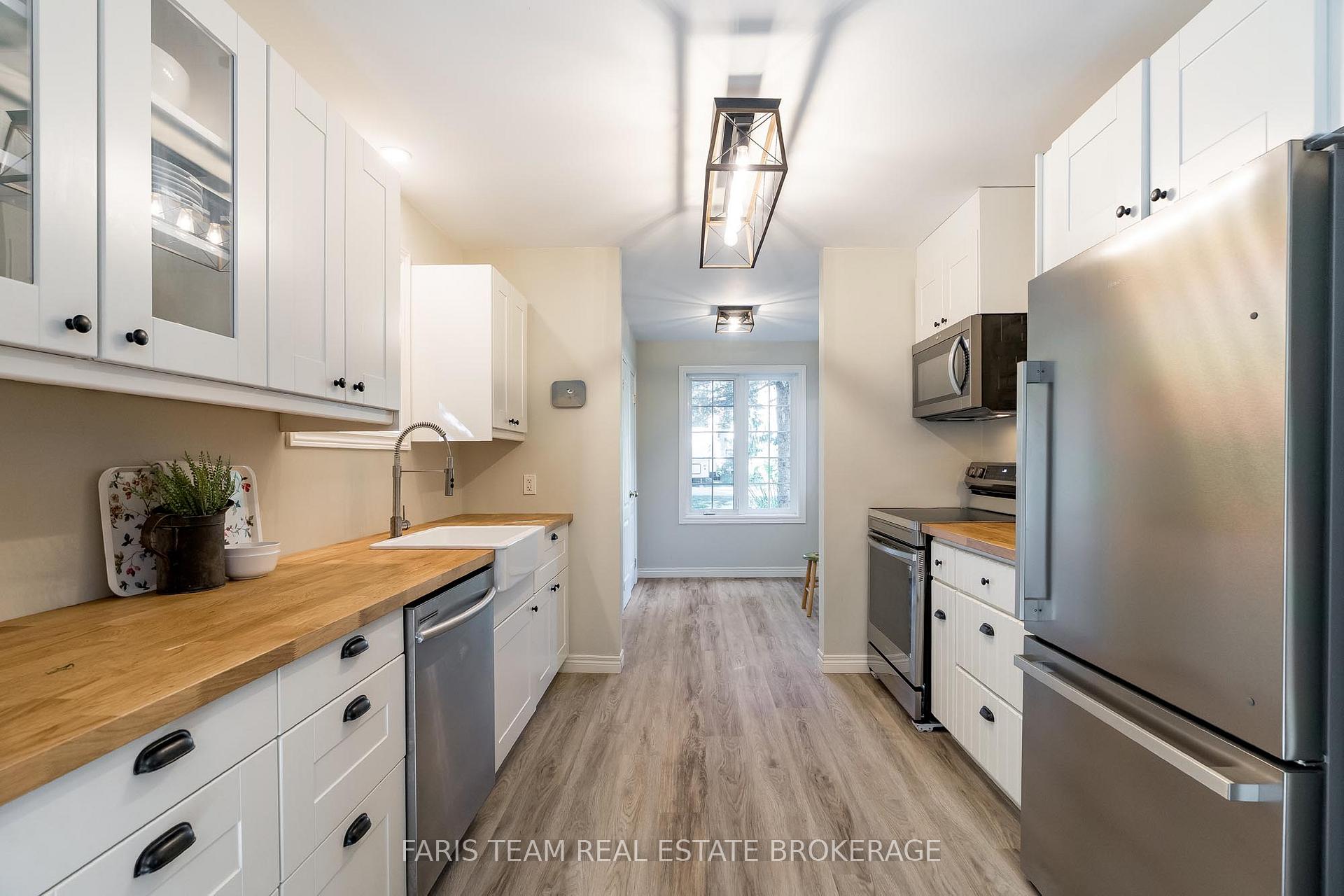 Photo 7 of 1089 Spruce Road, Innisfil, Rural Innisfil — HOMEH