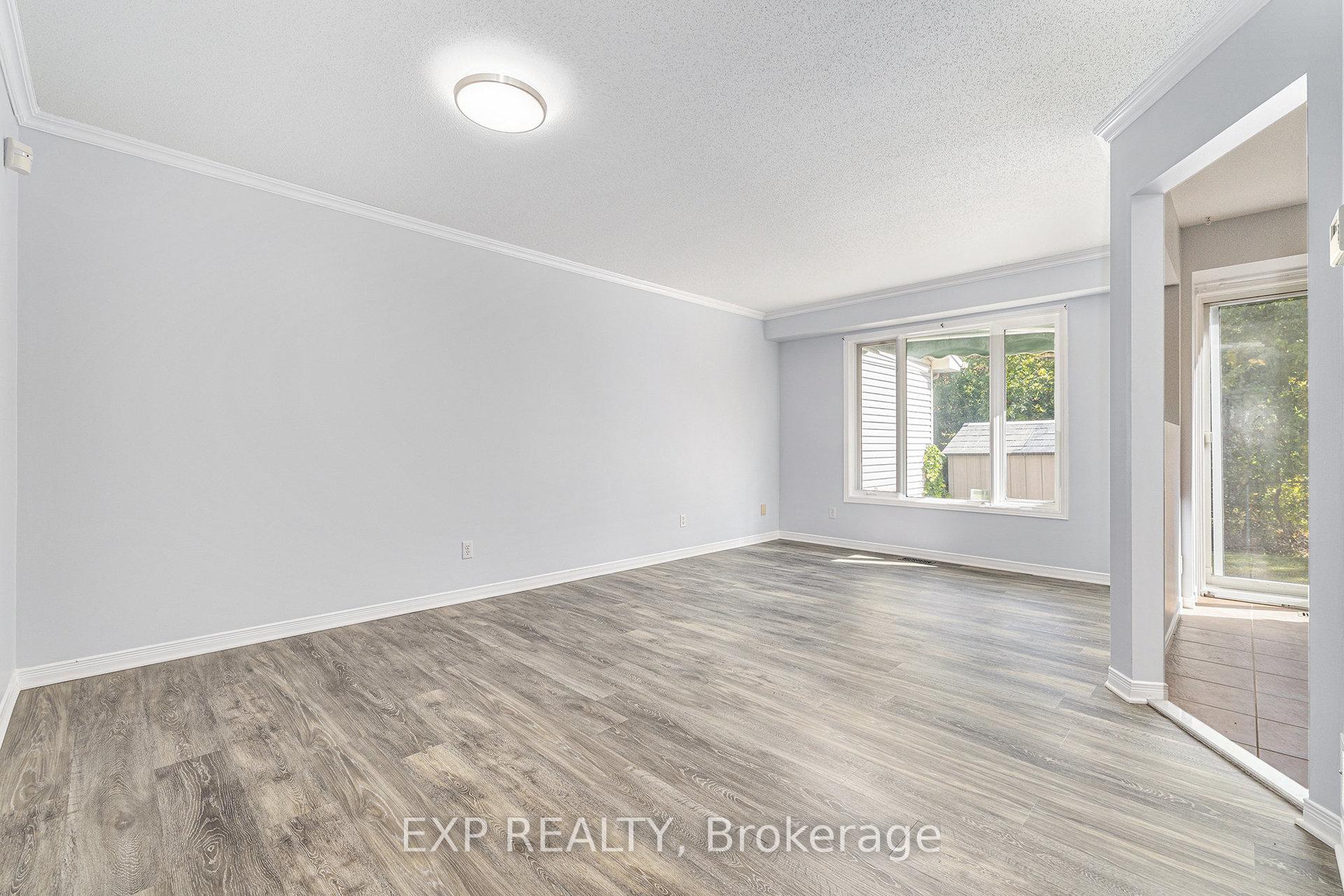 Photo 5 of 103 Banchory Crescent, Ottawa, Kanata - Morgan's Grant/South March — HOMEH