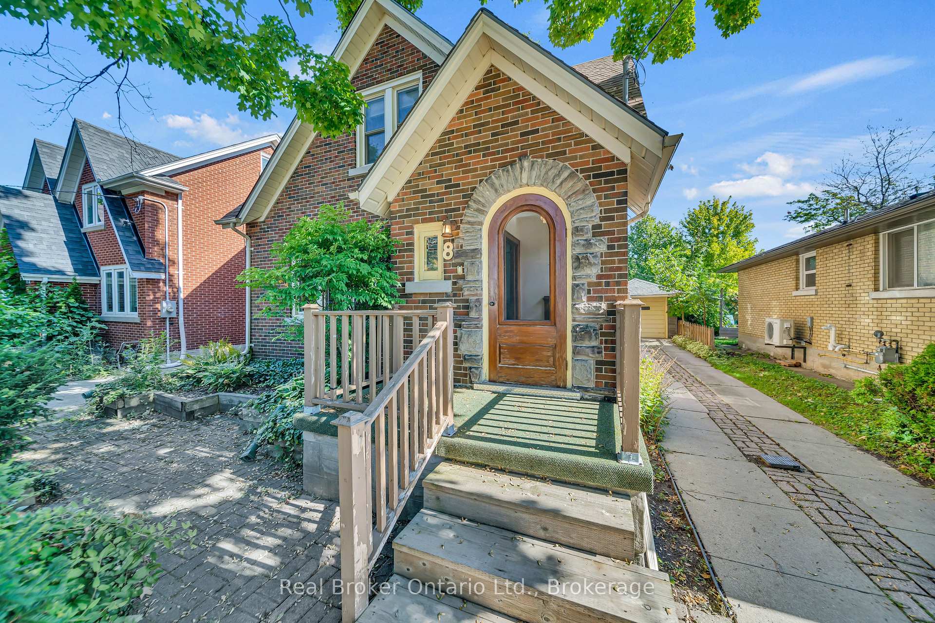 Photo 2 of 8 Mary Street, Kitchener — HOMEH