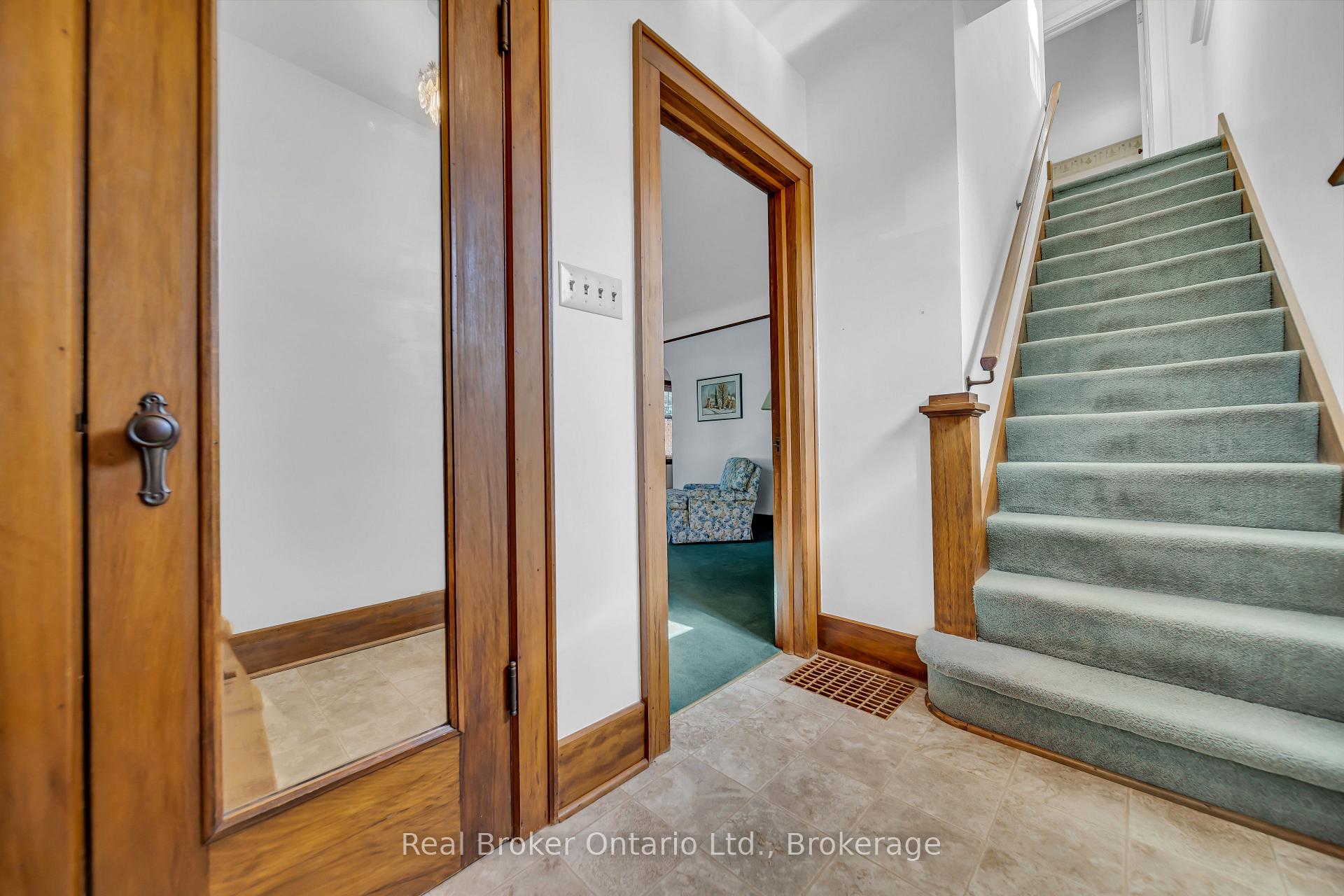 Photo 3 of 8 Mary Street, Kitchener — HOMEH
