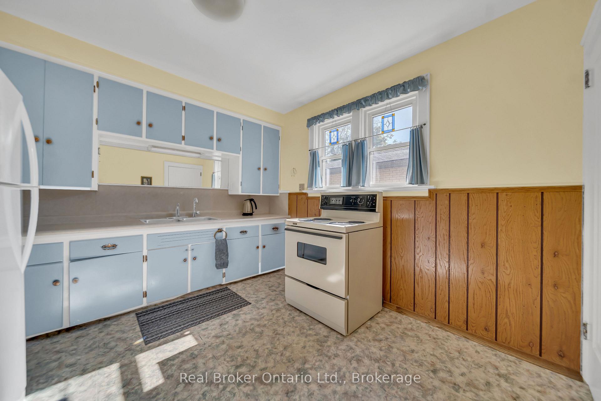 Photo 12 of 8 Mary Street, Kitchener — HOMEH