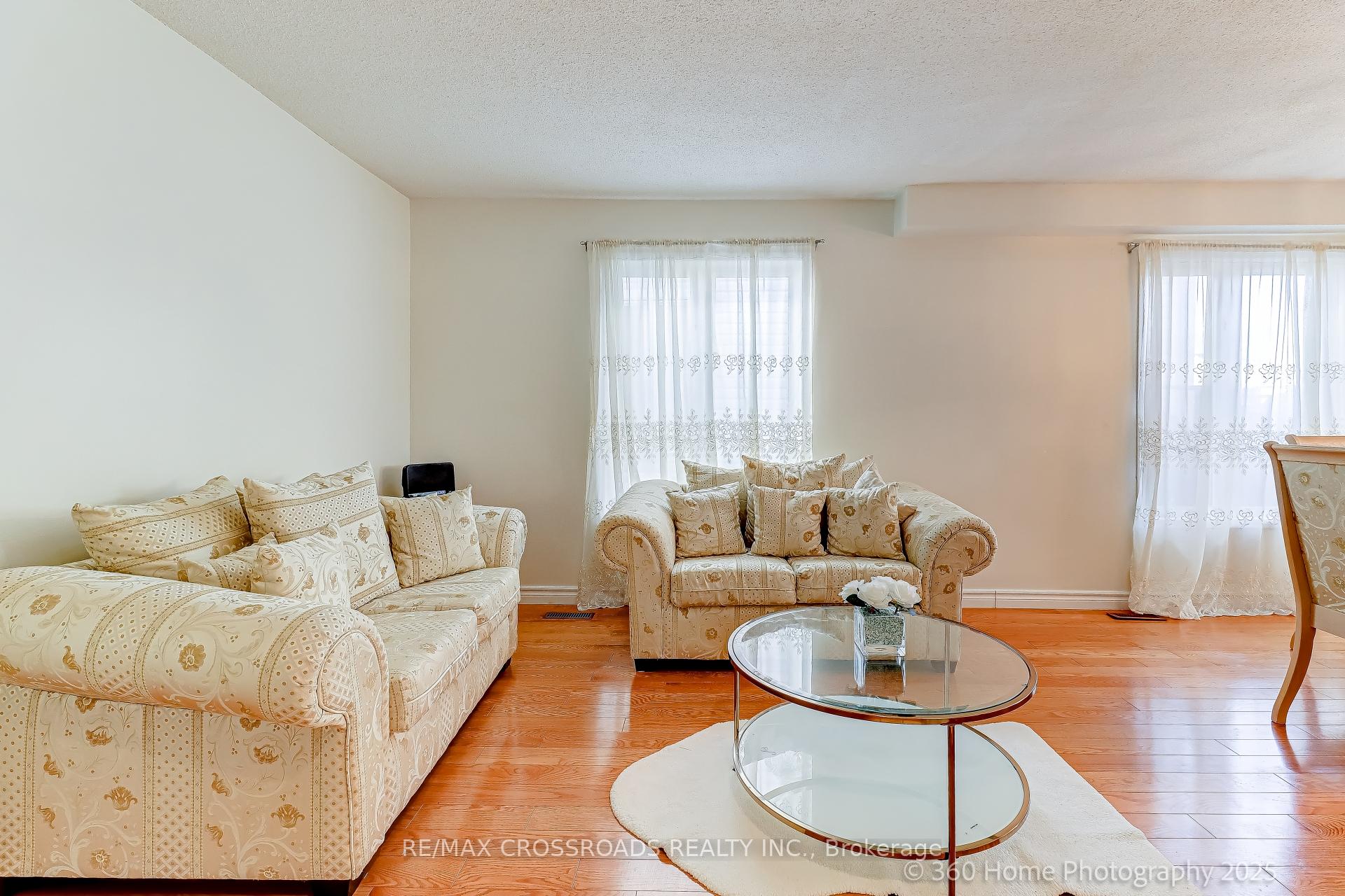 Photo 2 of 29 Billingsley Crescent, Markham, Cedarwood — HOMEH