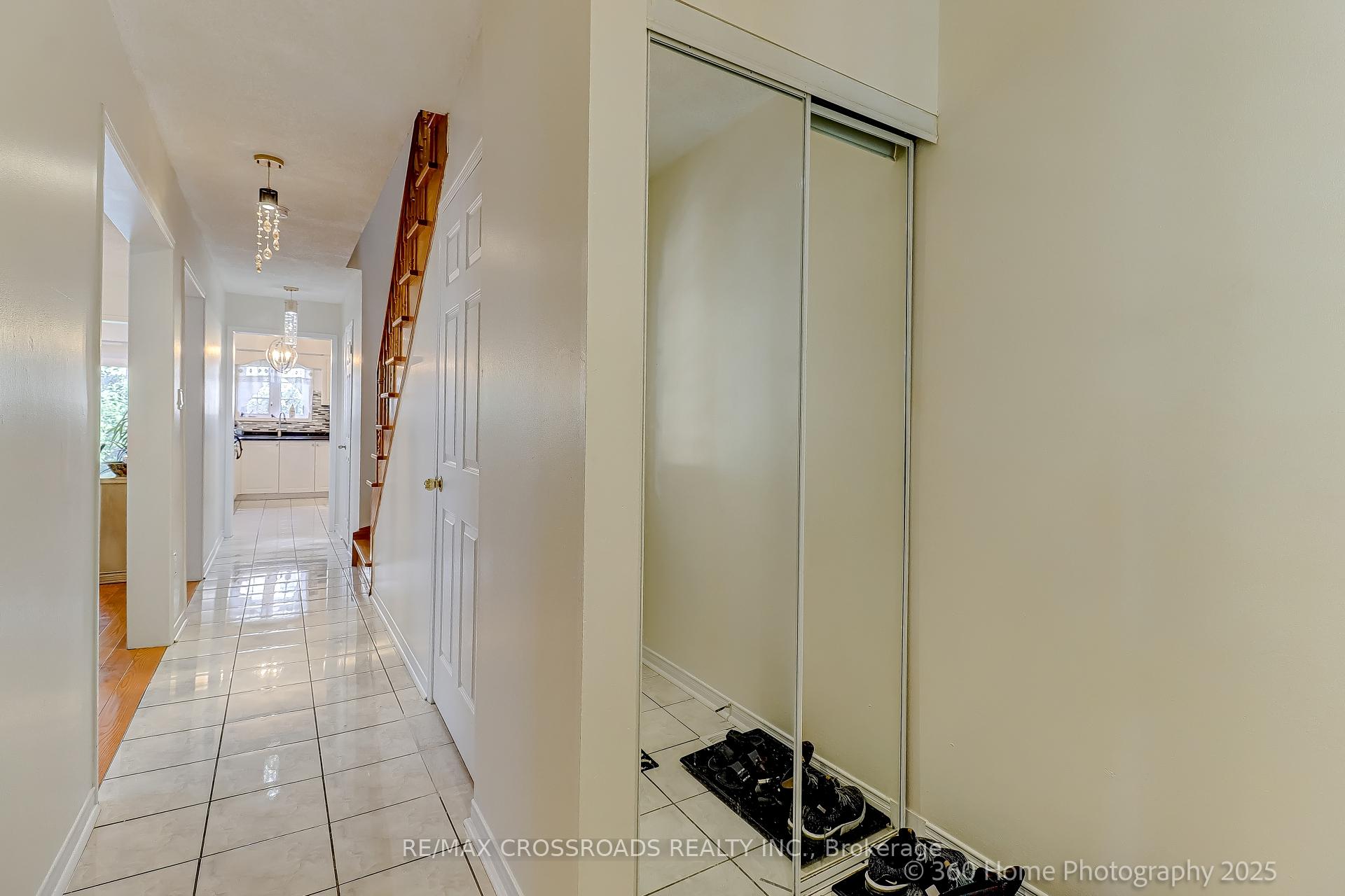 Photo 5 of 29 Billingsley Crescent, Markham, Cedarwood — HOMEH