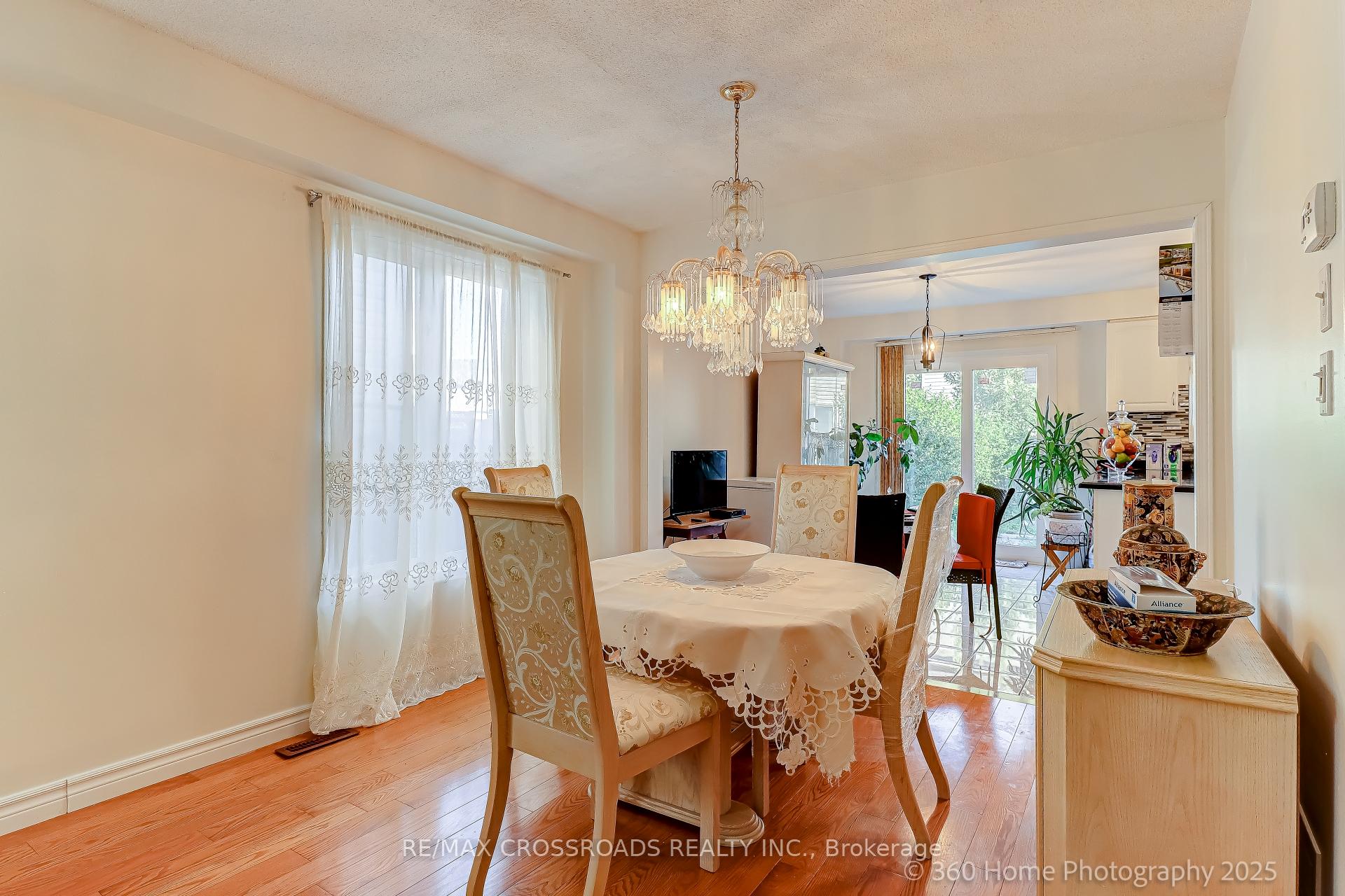 Photo 6 of 29 Billingsley Crescent, Markham, Cedarwood — HOMEH