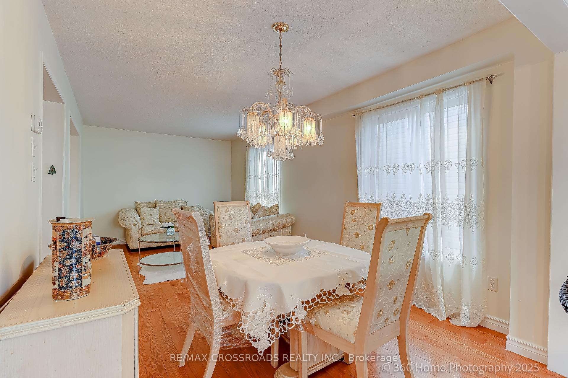 Photo 10 of 29 Billingsley Crescent, Markham, Cedarwood — HOMEH