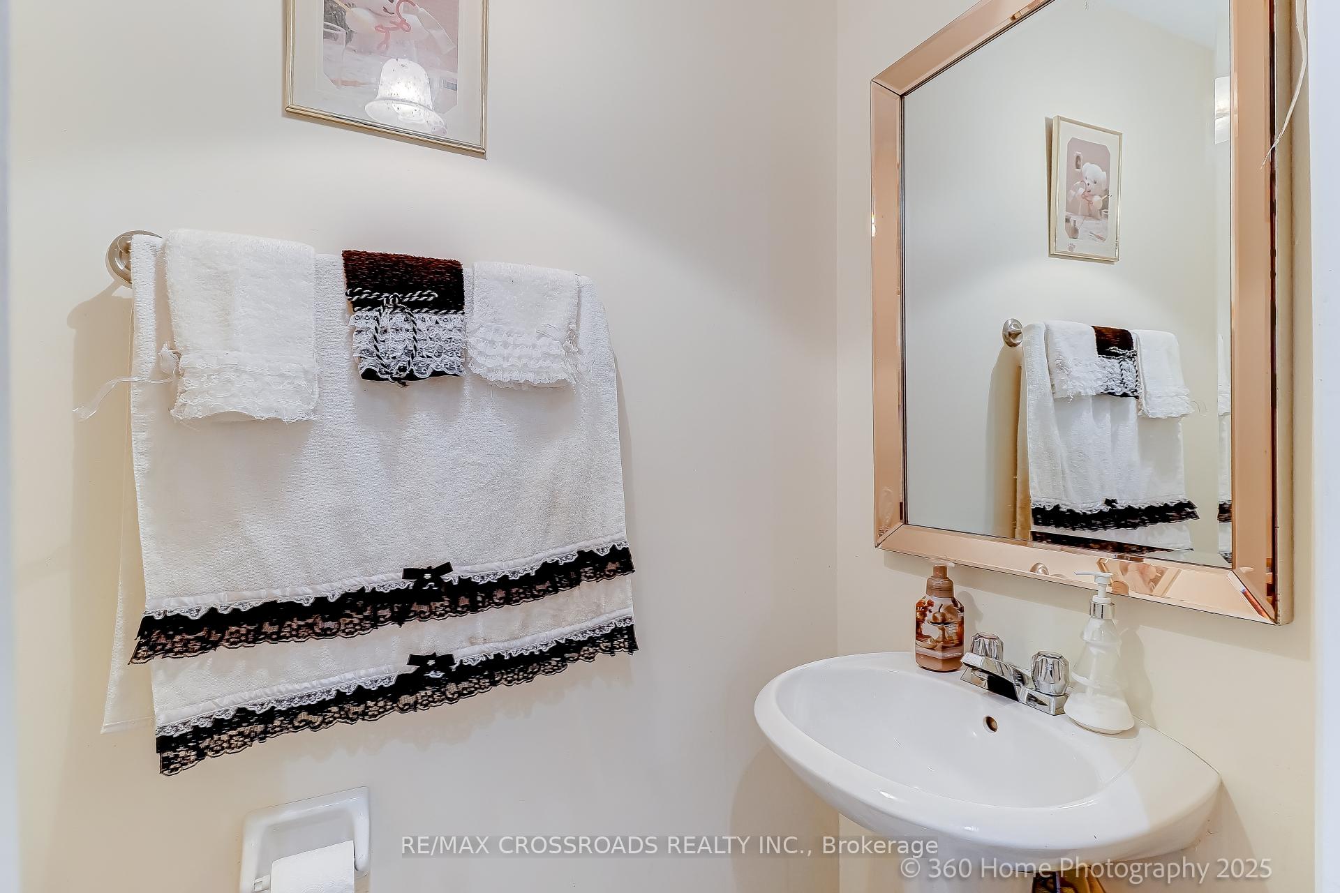 Photo 11 of 29 Billingsley Crescent, Markham, Cedarwood — HOMEH