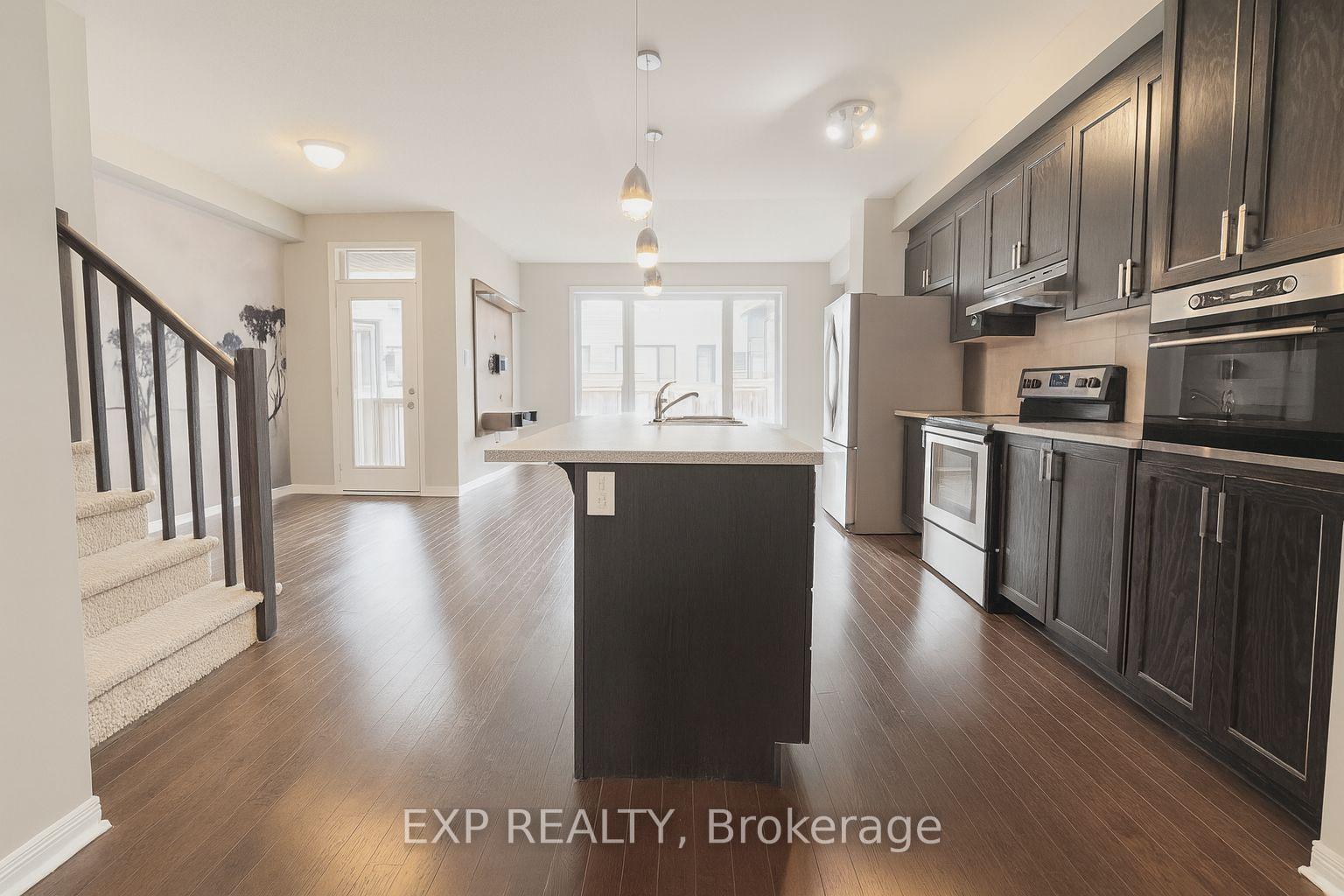 Photo 4 of 335 Nonius Street, Ottawa, Kanata - Emerald Meadows/Trailwest — HOMEH