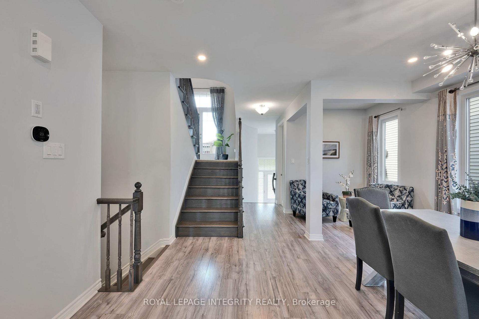 Photo 5 of 68 Baldcypress Way, Ottawa, Kanata - Emerald Meadows/Trailwest — HOMEH