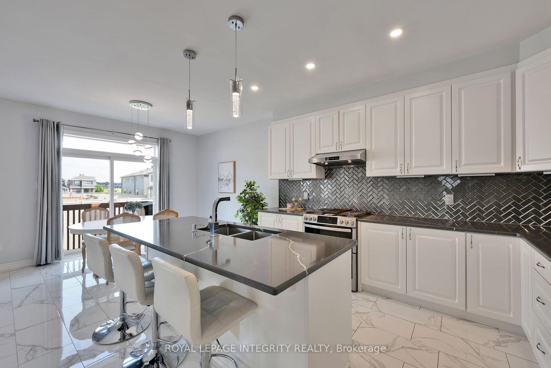 Photo 14 of 68 Baldcypress Way, Ottawa, Kanata - Emerald Meadows/Trailwest — HOMEH
