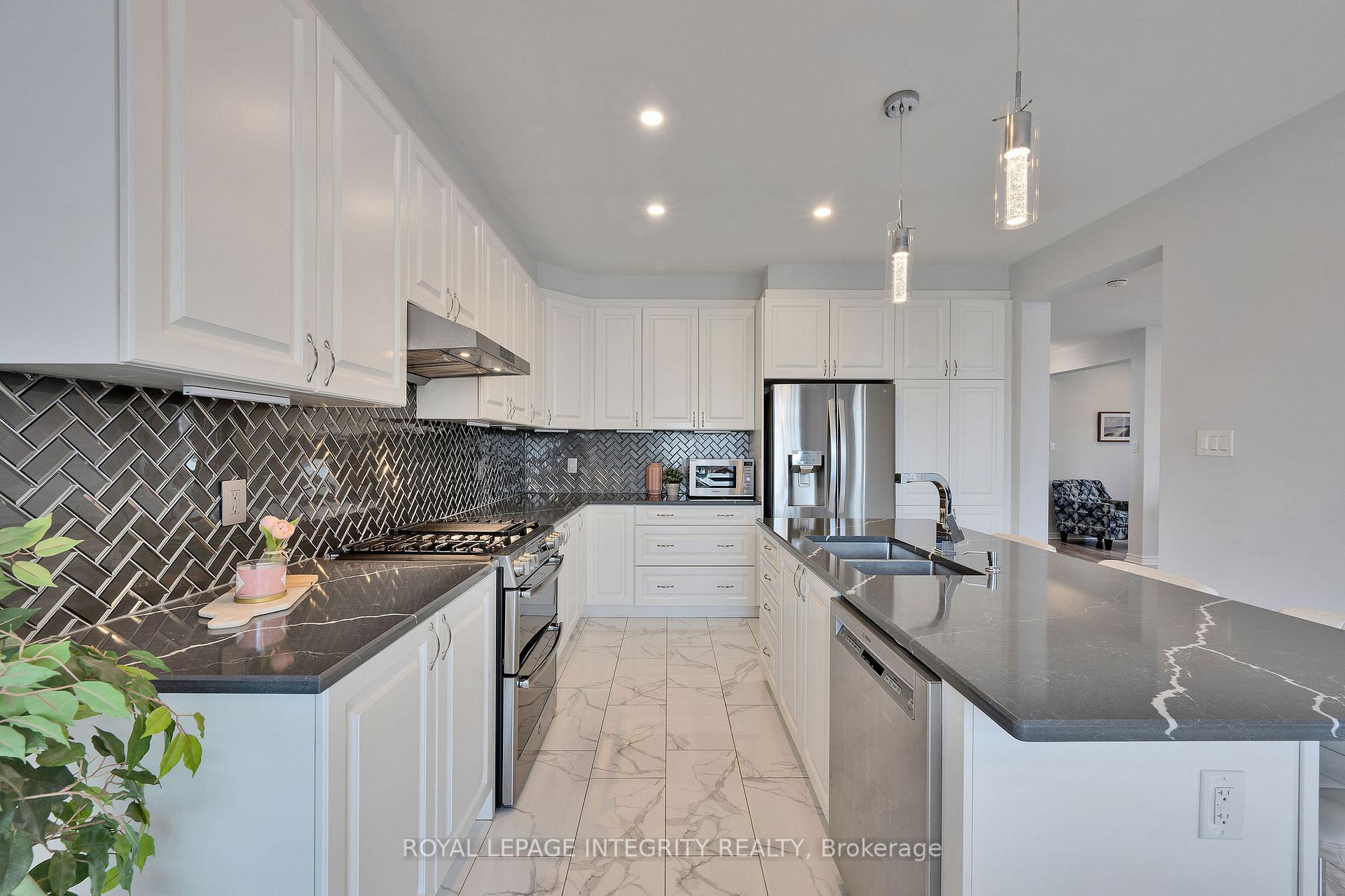 Photo 16 of 68 Baldcypress Way, Ottawa, Kanata - Emerald Meadows/Trailwest — HOMEH