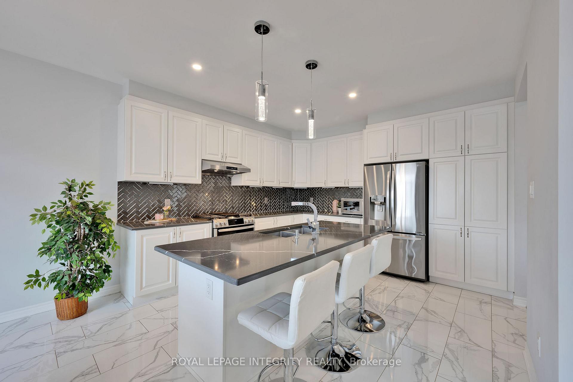 Photo 17 of 68 Baldcypress Way, Ottawa, Kanata - Emerald Meadows/Trailwest — HOMEH