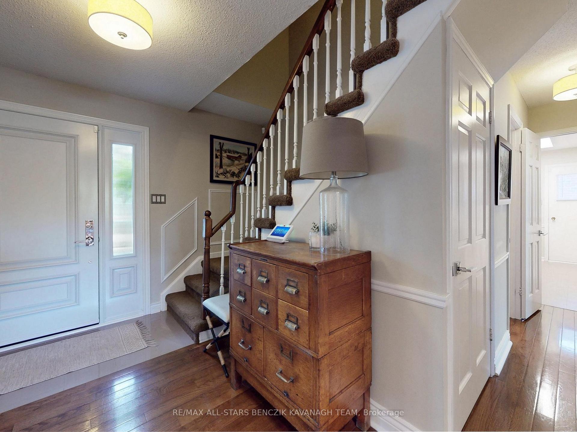 Photo 3 of 93 Sir Lancelot Drive, Markham, Markham Village — HOMEH