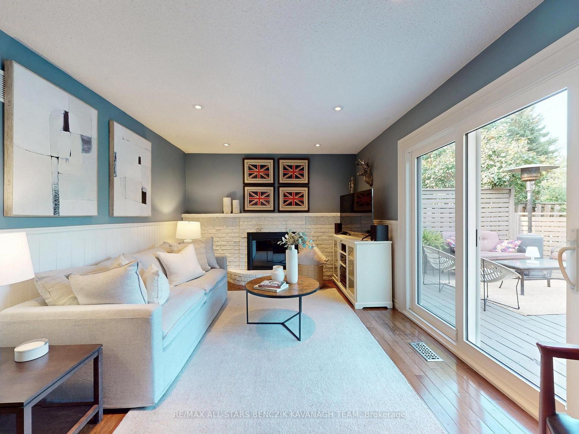 Photo 8 of 93 Sir Lancelot Drive, Markham, Markham Village — HOMEH