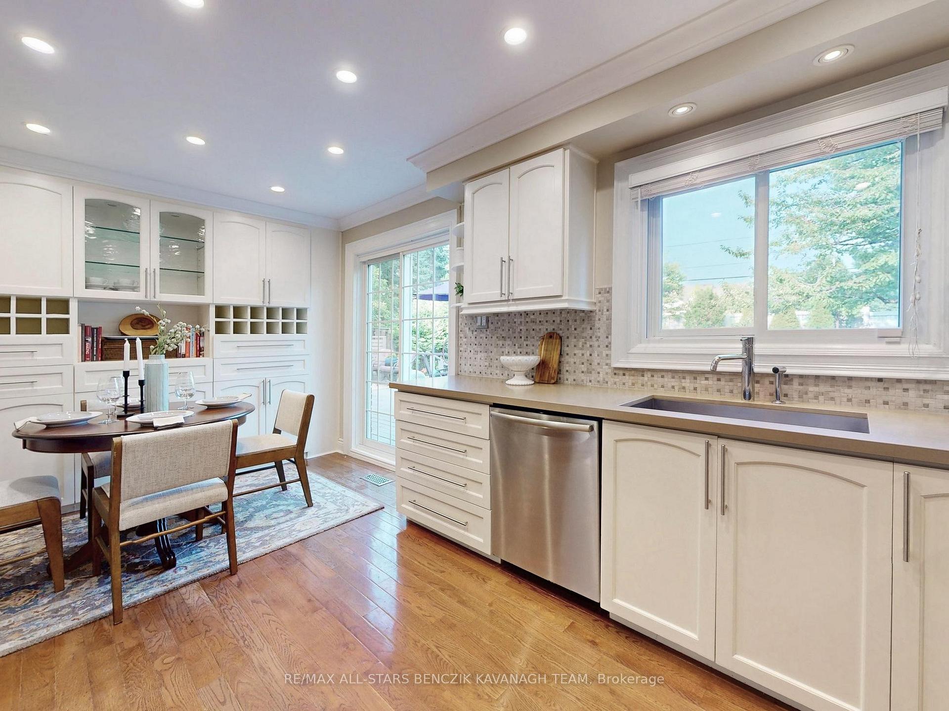 Photo 11 of 93 Sir Lancelot Drive, Markham, Markham Village — HOMEH