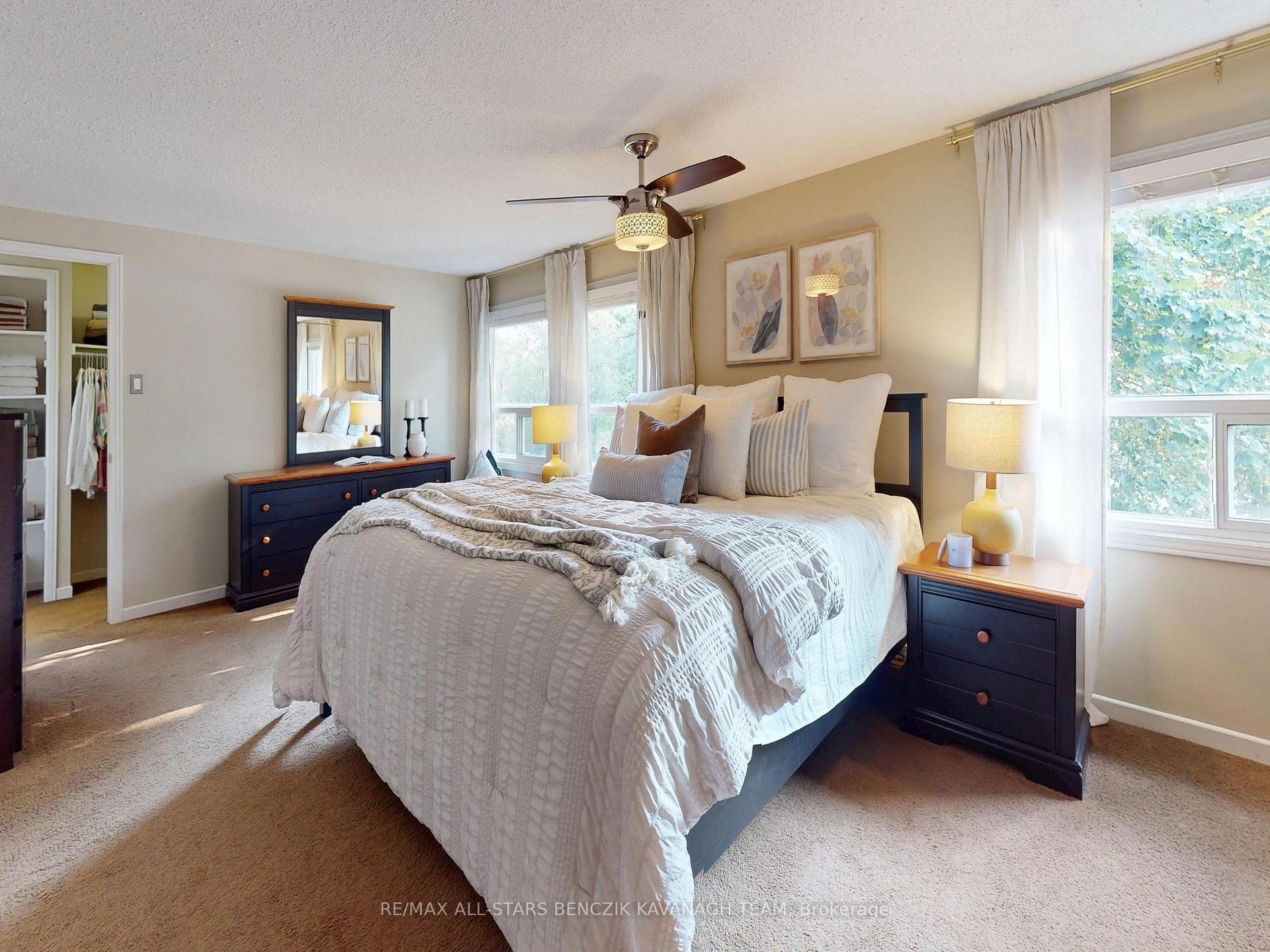 Photo 16 of 93 Sir Lancelot Drive, Markham, Markham Village — HOMEH