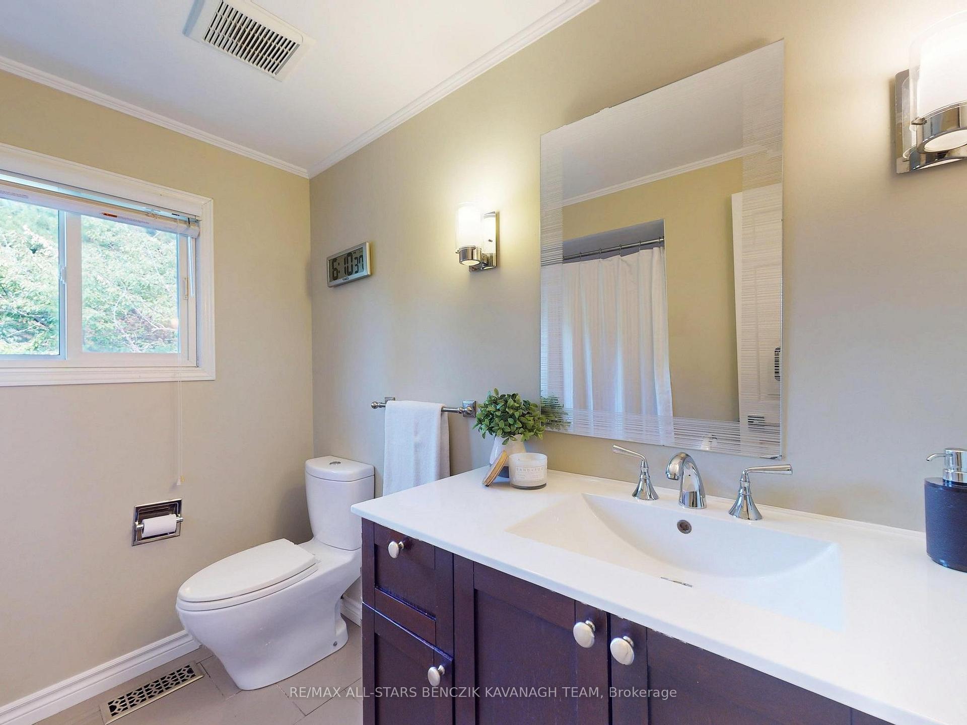 Photo 20 of 93 Sir Lancelot Drive, Markham, Markham Village — HOMEH