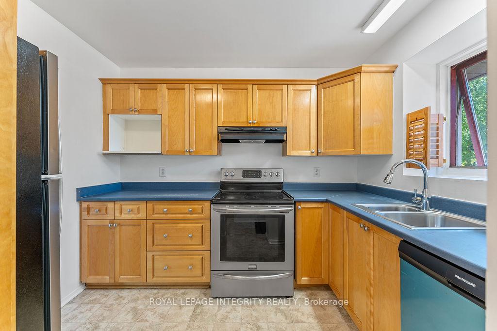 Photo 7 of 19 Hewitt Way, Ottawa, Kanata - Katimavik — HOMEH