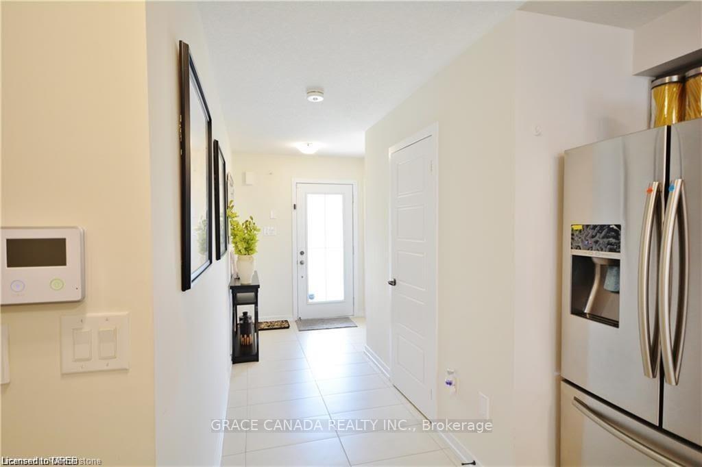 Photo 4 of 112 Bradshaw Drive, Hamilton, Stoney Creek — HOMEH