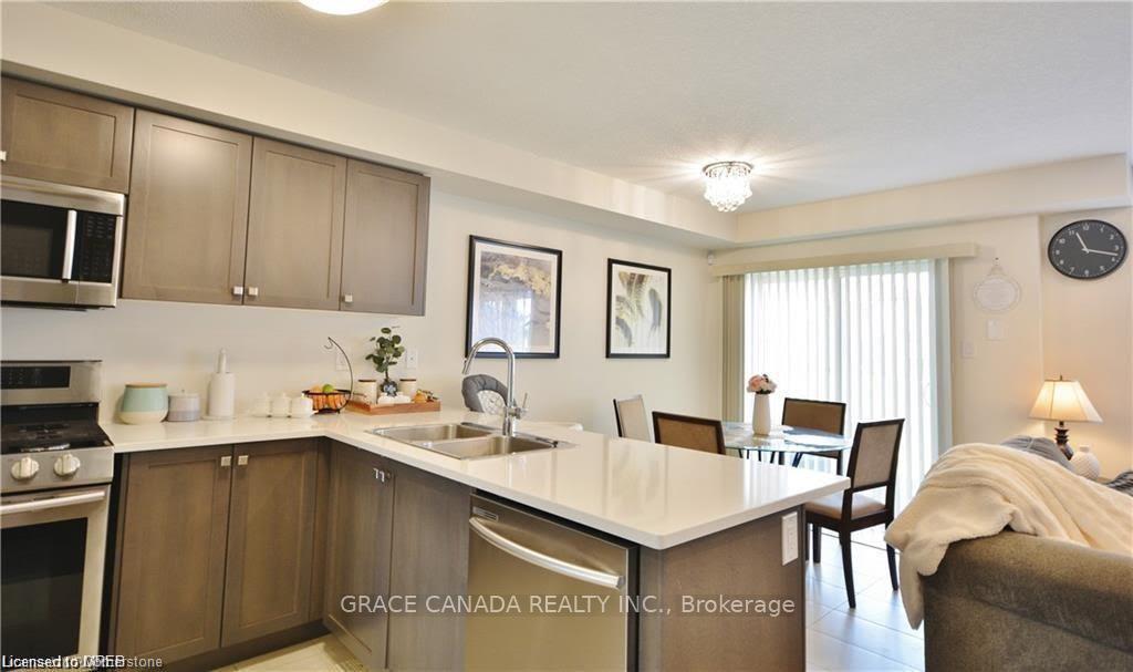 Photo 6 of 112 Bradshaw Drive, Hamilton, Stoney Creek — HOMEH