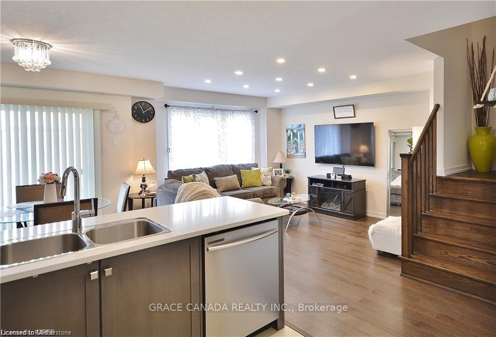 Photo 8 of 112 Bradshaw Drive, Hamilton, Stoney Creek — HOMEH