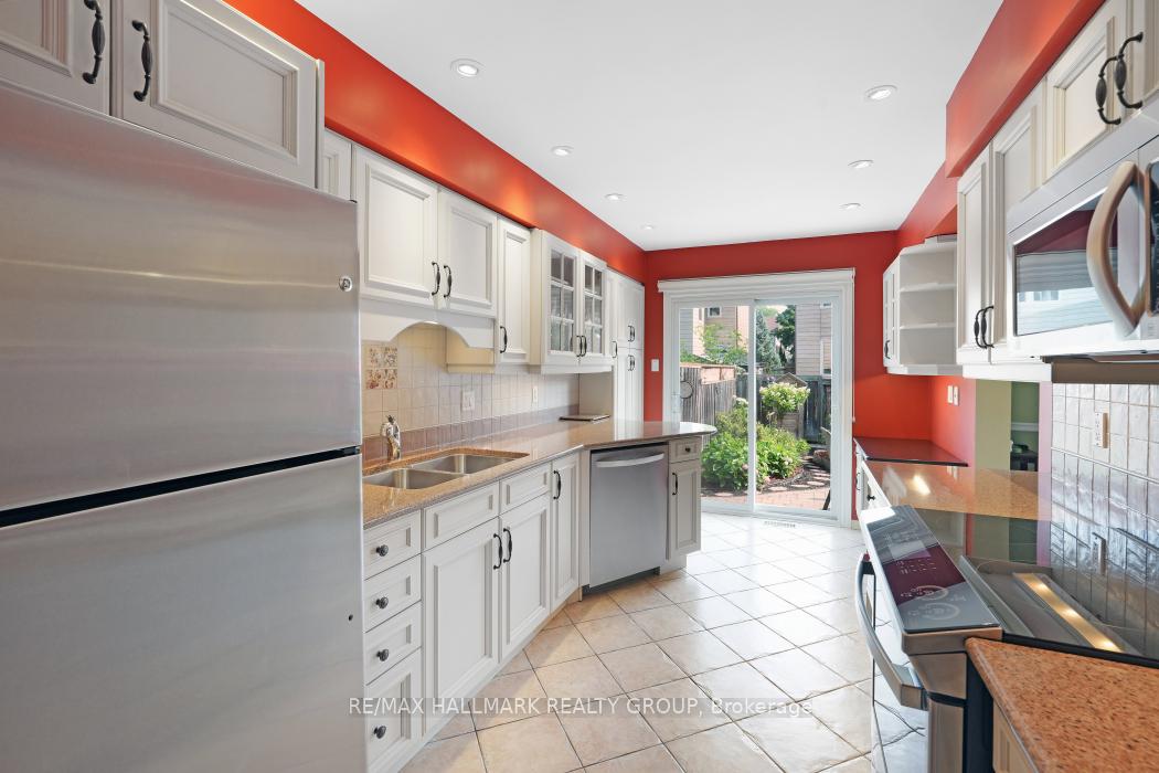 Photo 5 of 92 Waterton Crescent, Ottawa, Kanata - Bridlewood — HOMEH