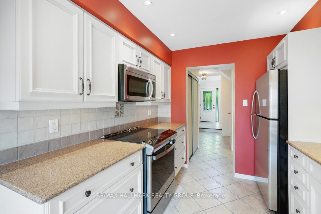 Photo 8 of 92 Waterton Crescent, Ottawa, Kanata - Bridlewood — HOMEH