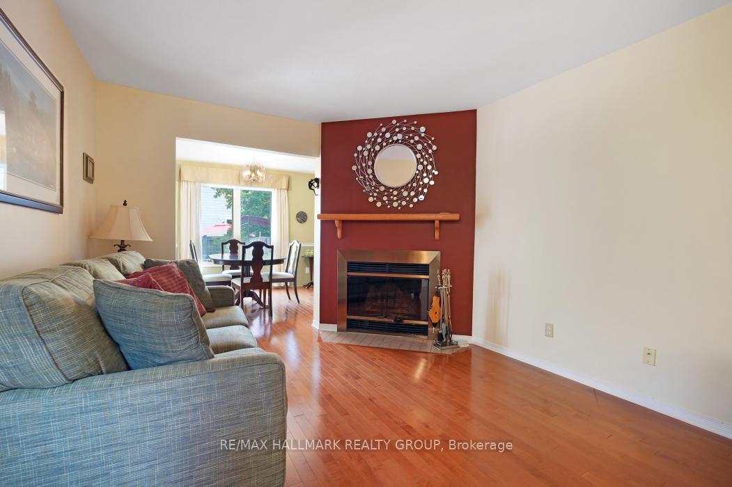 Photo 9 of 92 Waterton Crescent, Ottawa, Kanata - Bridlewood — HOMEH
