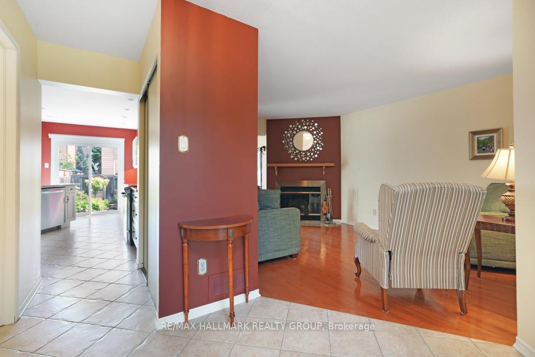 Photo 11 of 92 Waterton Crescent, Ottawa, Kanata - Bridlewood — HOMEH