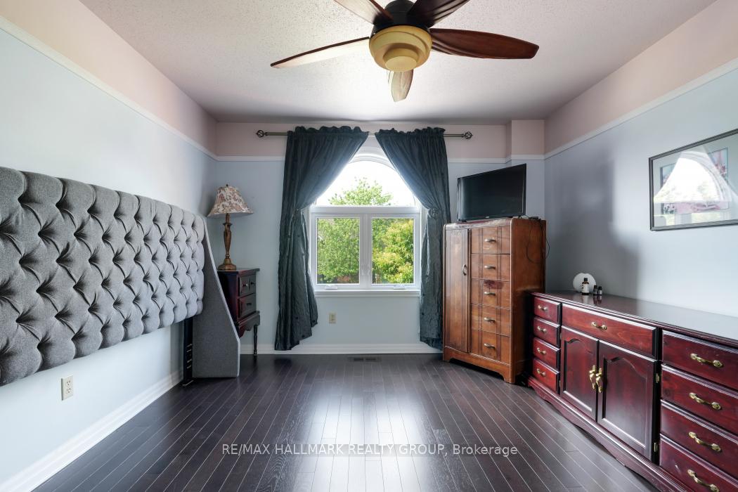 Photo 15 of 92 Waterton Crescent, Ottawa, Kanata - Bridlewood — HOMEH