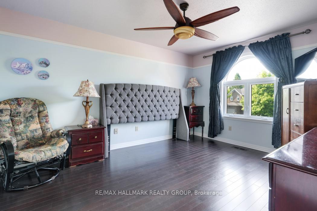 Photo 16 of 92 Waterton Crescent, Ottawa, Kanata - Bridlewood — HOMEH