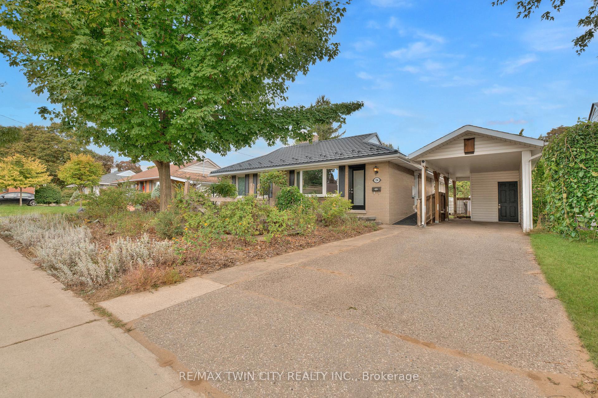 Photo 3 of 124 Fairfield Avenue, Kitchener, Fairfield — HOMEH