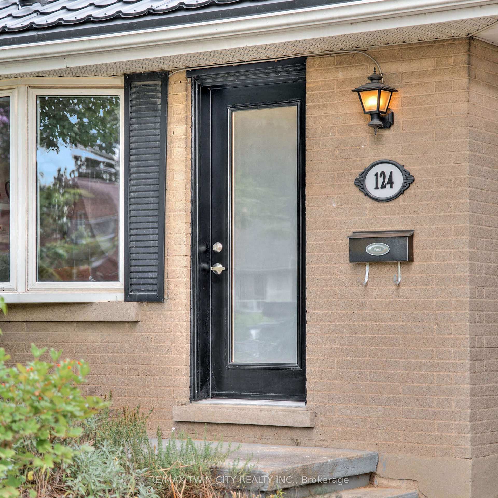 Photo 6 of 124 Fairfield Avenue, Kitchener, Fairfield — HOMEH